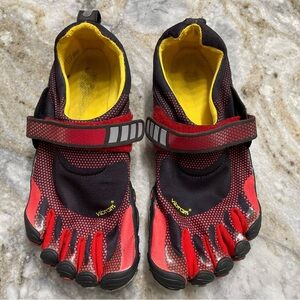 Vibram FiveFingers Sandals in Red and Black EU 41